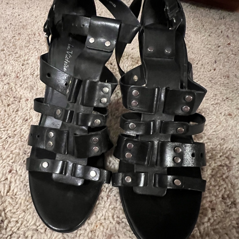 Pour la Victoire black heels